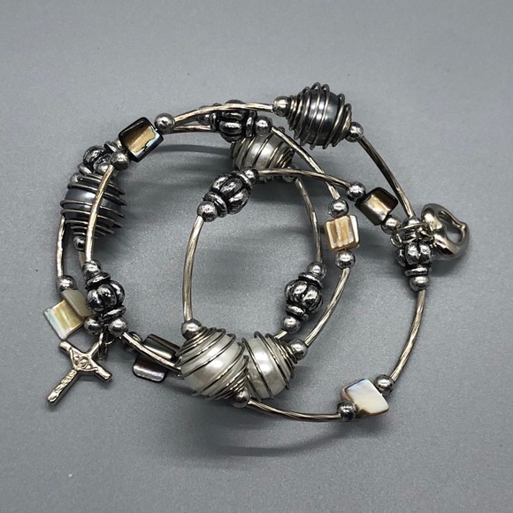 Silver Pearl and Shell Bracelet - Picture 2 of 3